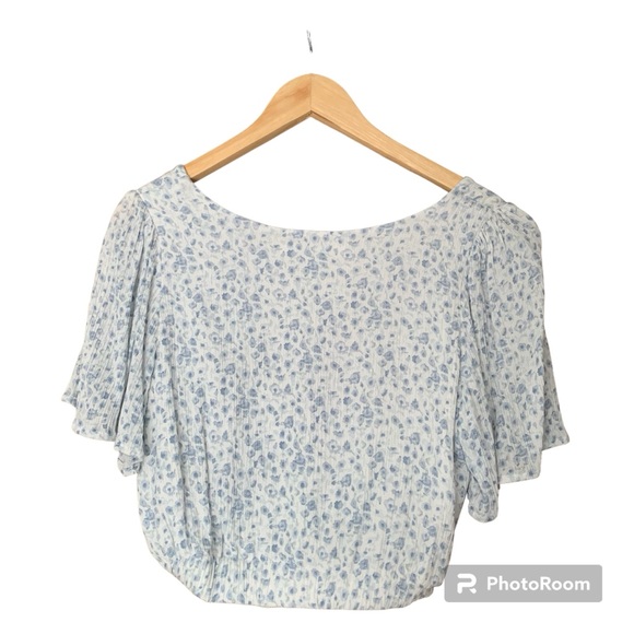 Abercrombie & Fitch Knot-Front Flutter Sleeve Top - Picture 5 of 9